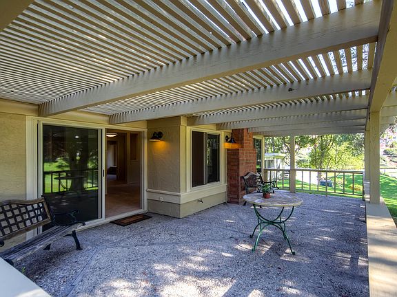 2nd image of 1025 La Casa Dr