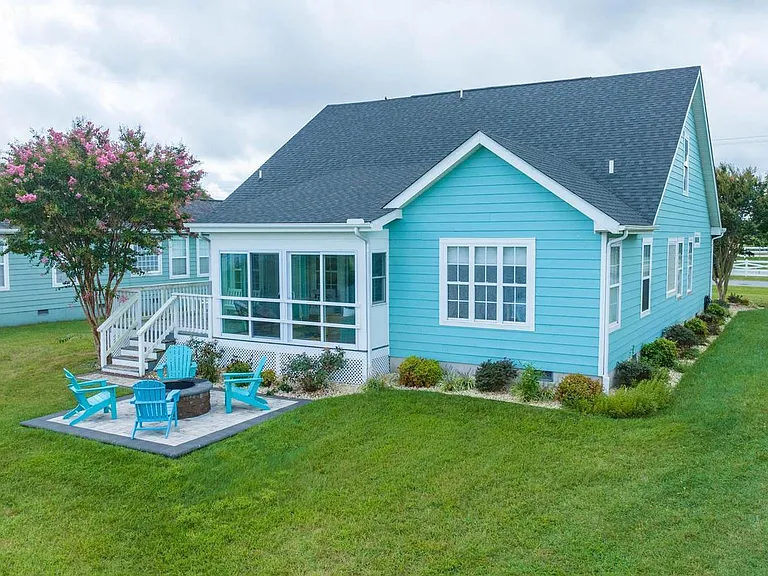 298 Lakeside Dr — Photo 2