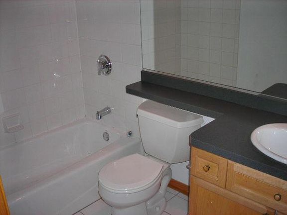5th image of 2741 N Southport Ave #1T