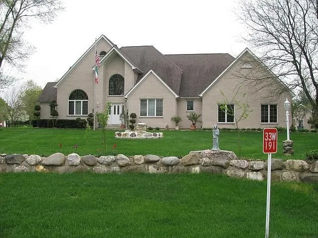 33W191 Dunham Ct photo 1