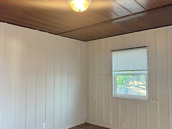 4th image of 526 L Ave