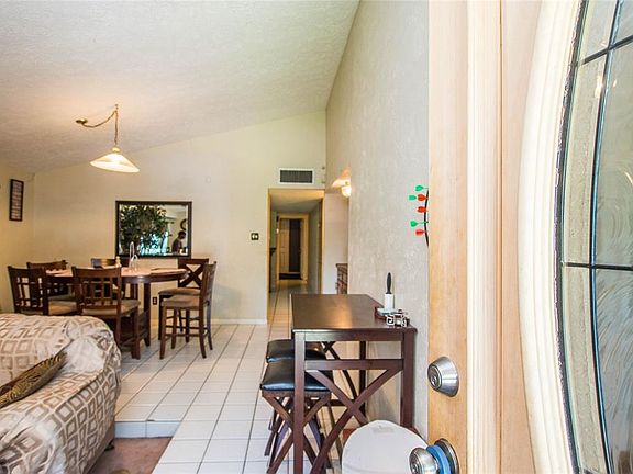 4th image of 5119 Karenbeth Dr