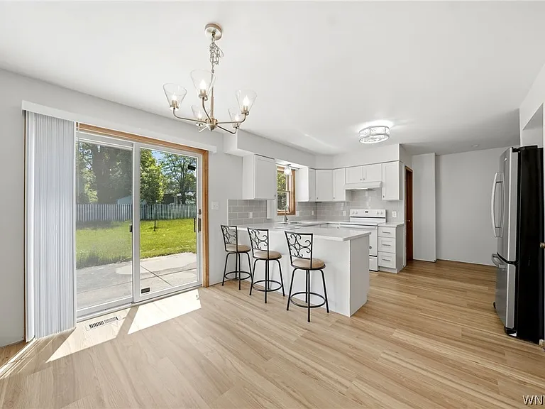 555 Lakeview Ave — Photo 6