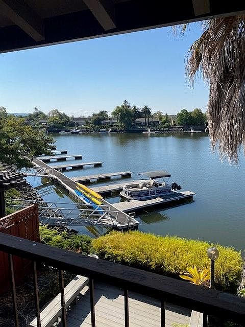 1st image of 945 Marina Dr