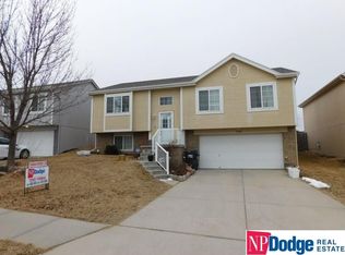 17206 Manderson St, Omaha, NE 68116