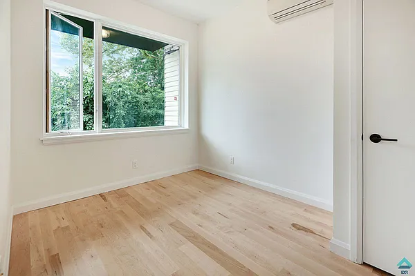 Rented by EXR | media 32