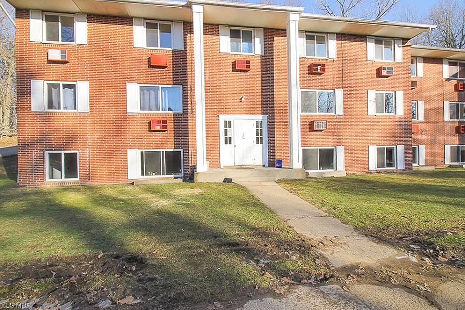 1st image of 1935 Brookside Dr APT 204