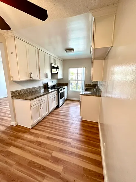 Azusa Ave - 800-804 (Azusa Grande)