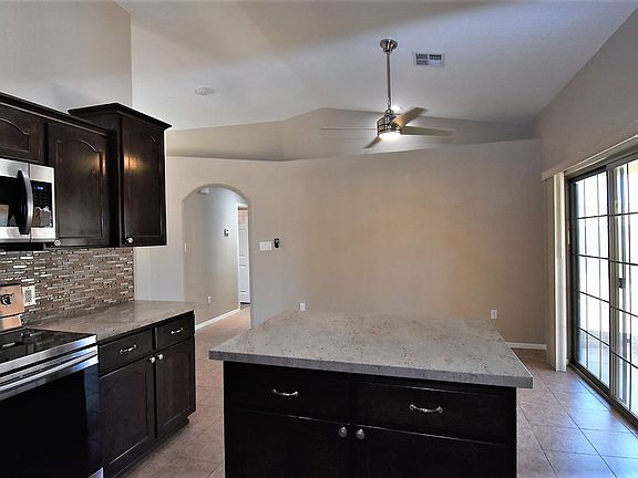 4th image of 2330 E Galindo St