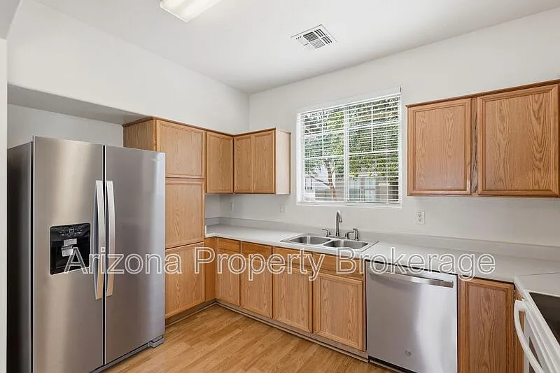 3 bed, 2.5 bath, 1560 sqft, $2,095 — Photo 4