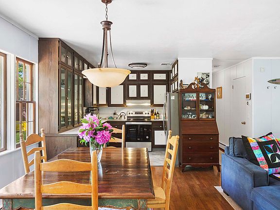 5th image of 2 Evergreen Ln