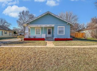 412 S 11th St, Clinton, OK 73601