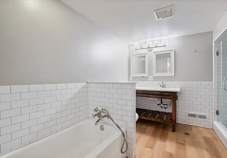 487 E 9th St — Photo 14