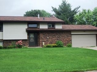 40 Maple Dr, Platteville, WI 53818