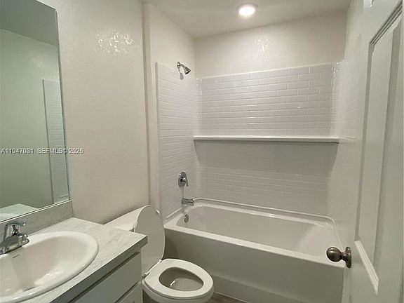 4th image of 328 NE 21st St #328