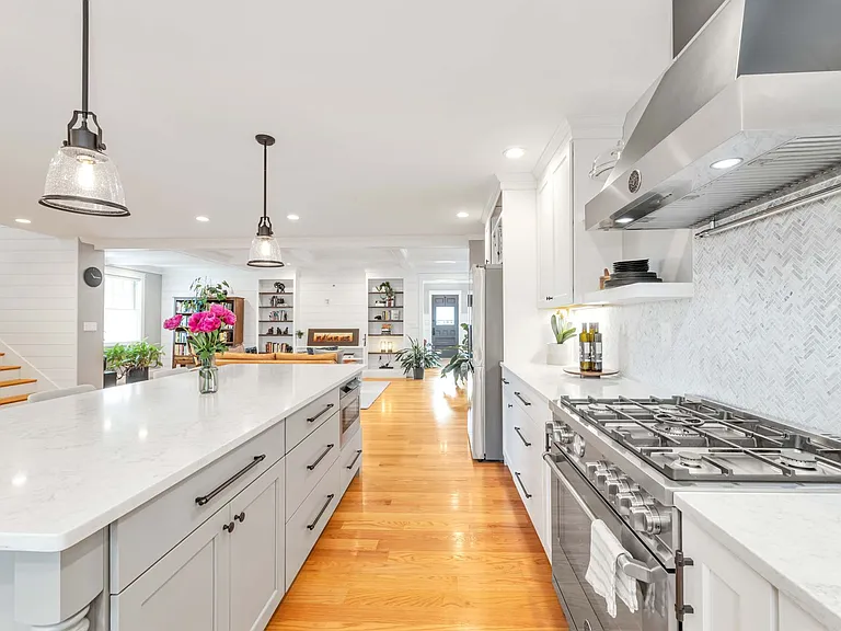 11 Chase Ave — Photo 4