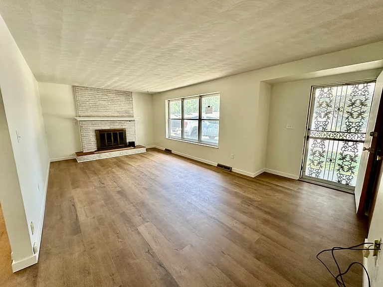 1814 Stoddard St — Photo 5