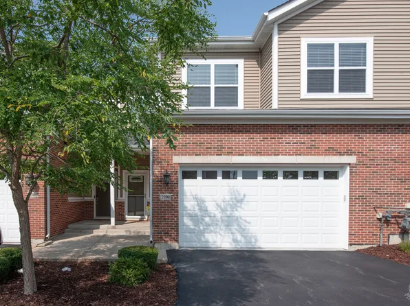 2390 N Newberry Ln, Palatine, IL 60074