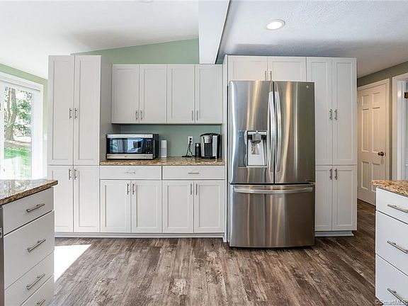 5th image of 32 Northview Dr
