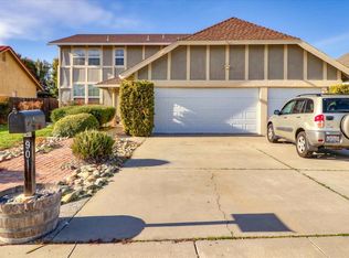 901 Renown Dr, Tracy, CA 95376