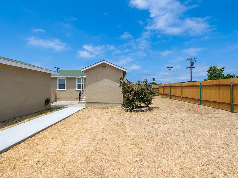 1053 Florence St — Photo 30