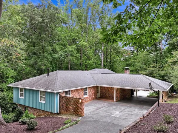 1060 Cumberland Valley Rd, Gainesville, GA 30501