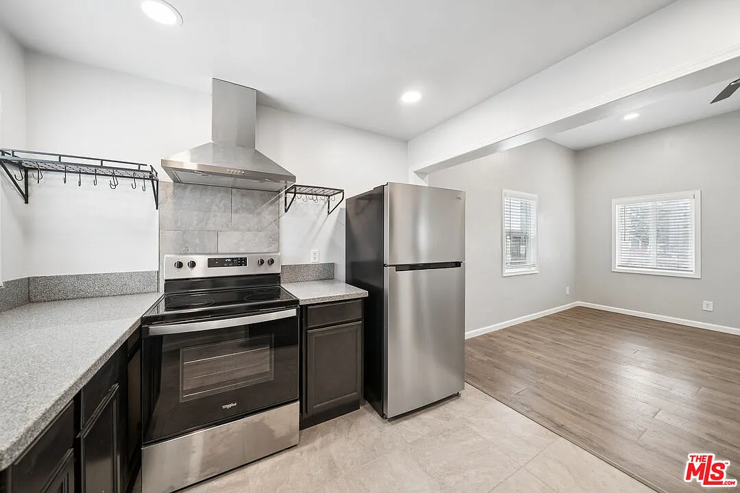 3 bed, 2.0 bath, 1084 sqft, $3,595 — Photo 1
