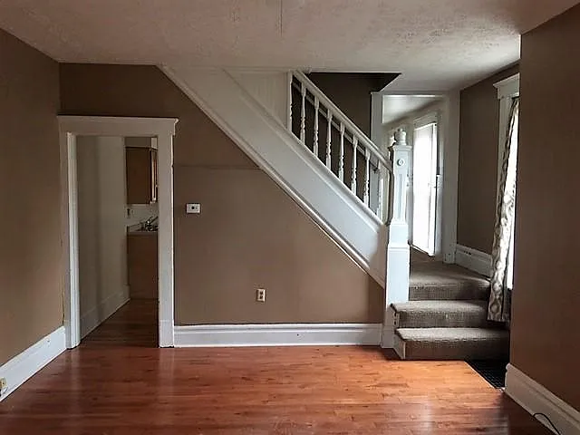 1154 Oregon Ave — Photo 3