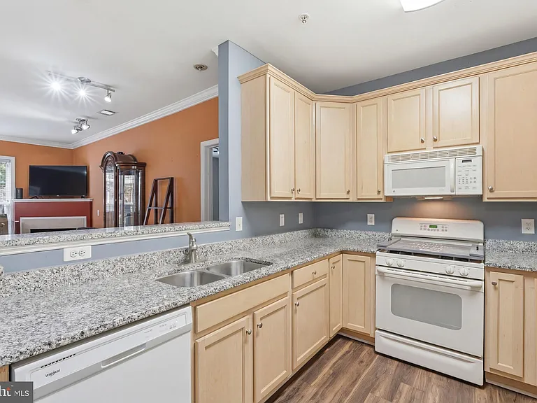 3850 Lightfoot St #155 — Photo 6