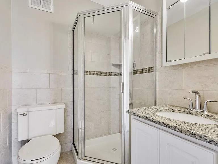 Heritage House Apartments — Photo 42