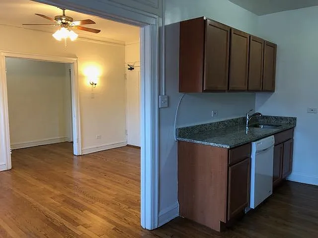 996 Main St Apartments — Photo 20