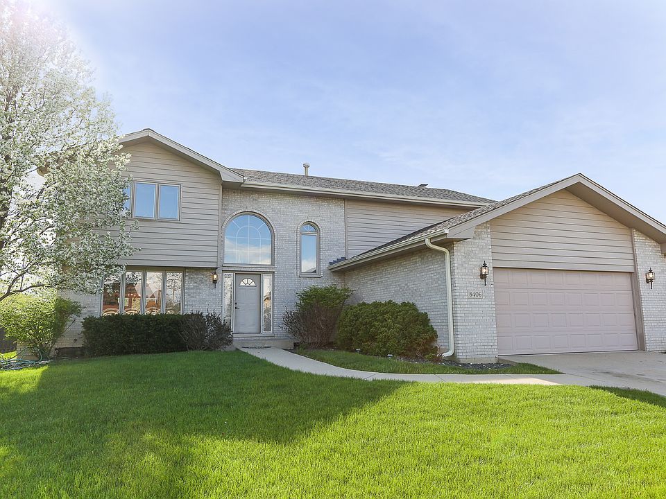 1st image of 8406 Hollybrook Ln