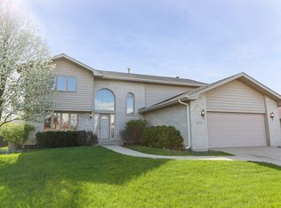 8406 Hollybrook Ln, Tinley Park, IL 60487