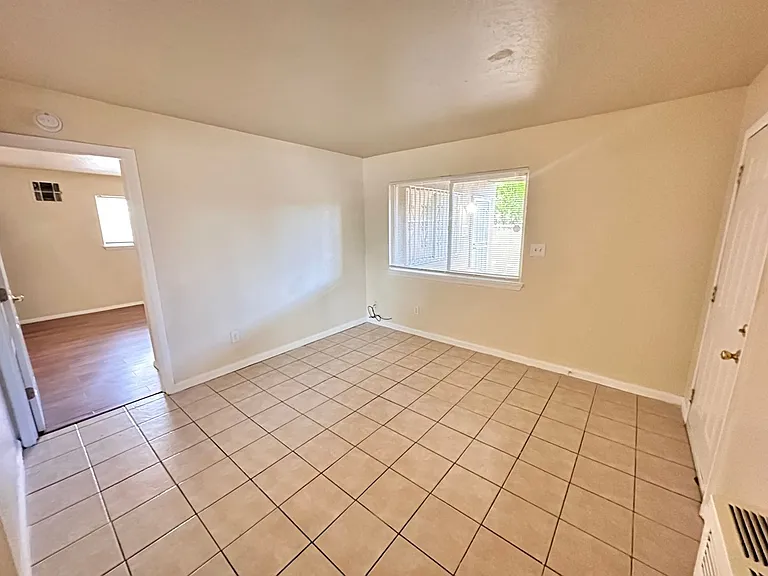 501 Texas Street NE — Photo 3