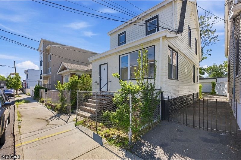1st image of 91 Willoughby St