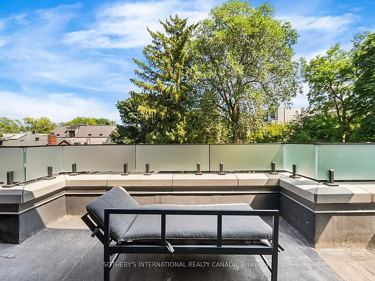 734 Avenue Rd — Photo 34