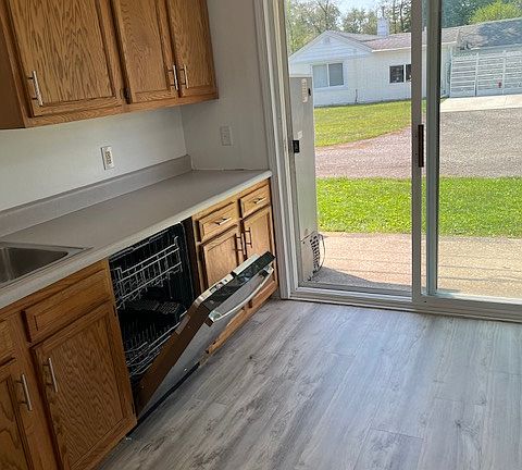 5th image of 5923 Blossman Rd APT 5