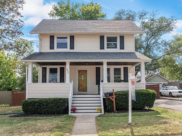 1235 Maple Ave — Photo 2