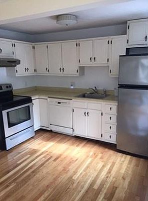 3rd image of 9 Thomas Park Unit 5