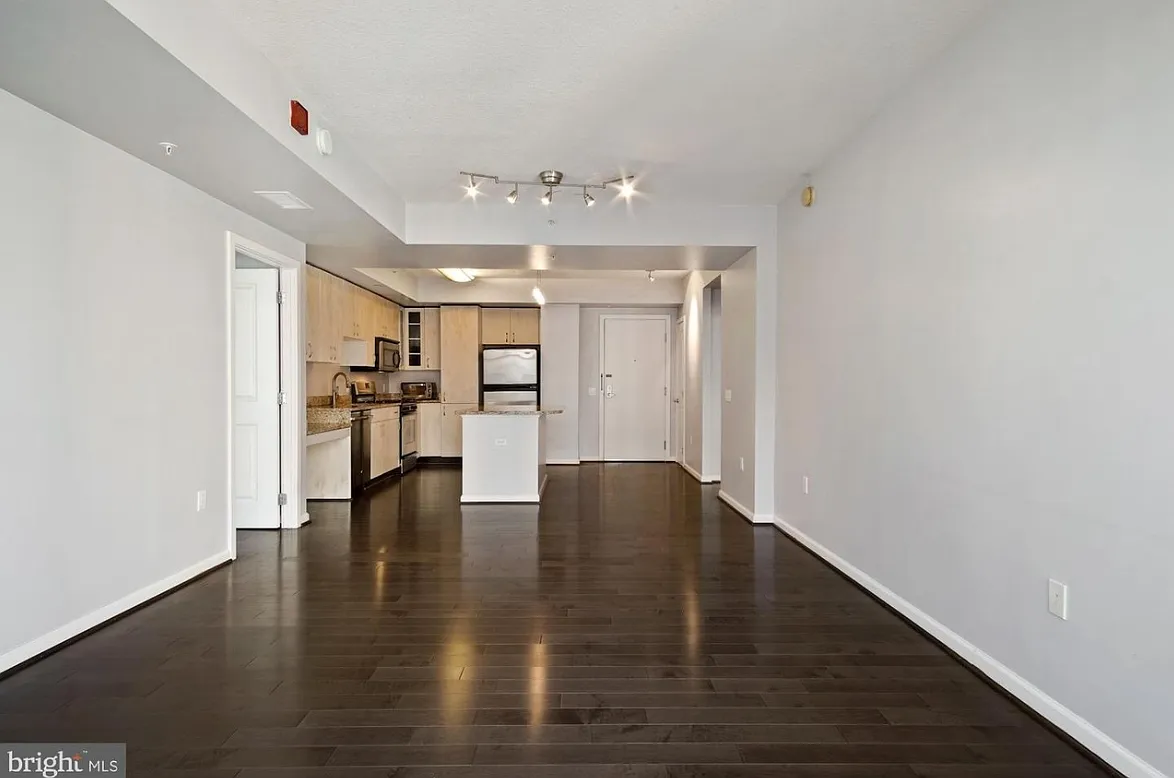 Photo 2 of 23 - 440 L St NW #904 - Washington, DC Building Photo - 440 L St NW #904