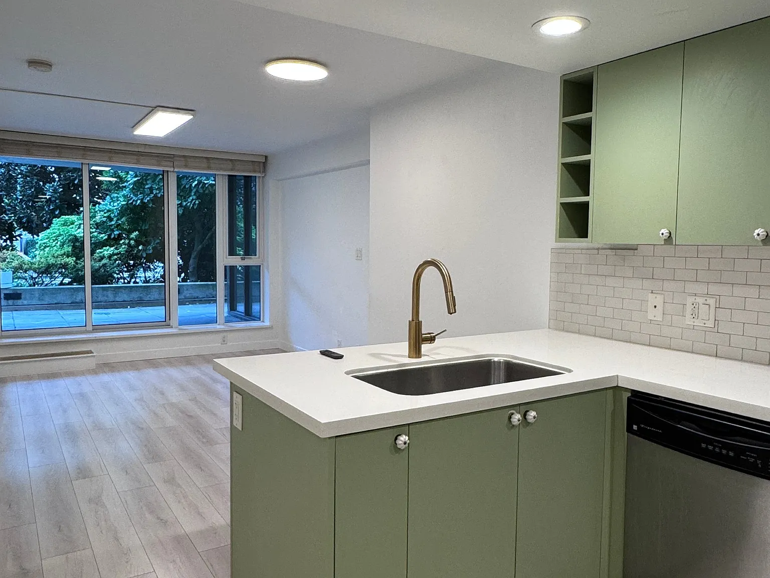 2 bed, 969 sqft, $2,850 — Photo 1