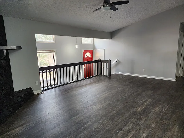 836 Sunset Ct NW — Photo 2