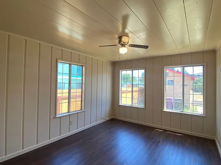 120 W Mountain View St — Photo 11