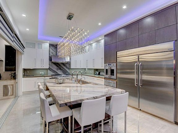 5th image of 255 NE 3rd Court