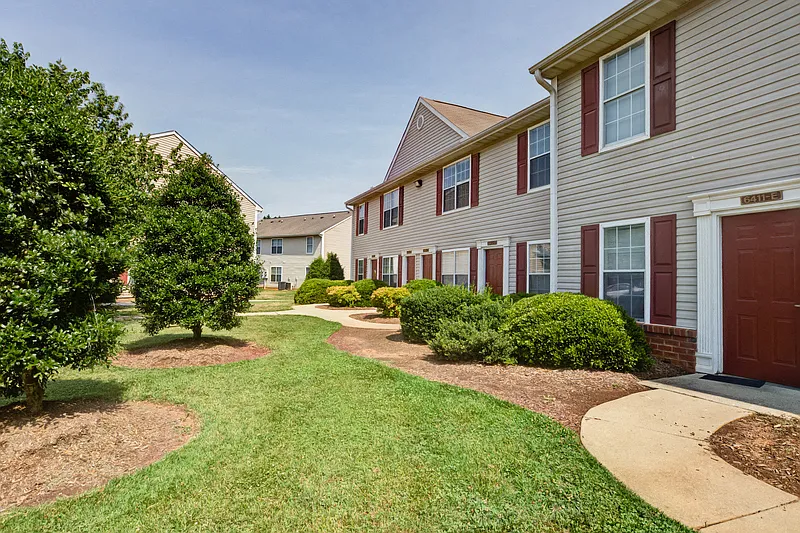 River Birch at Town Center Apartments — Photo 3