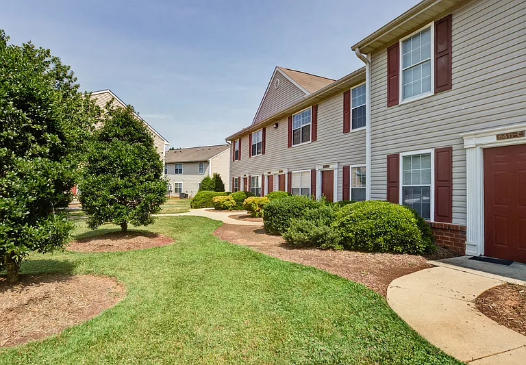 River Birch at Town Center Apartments — Photo 3