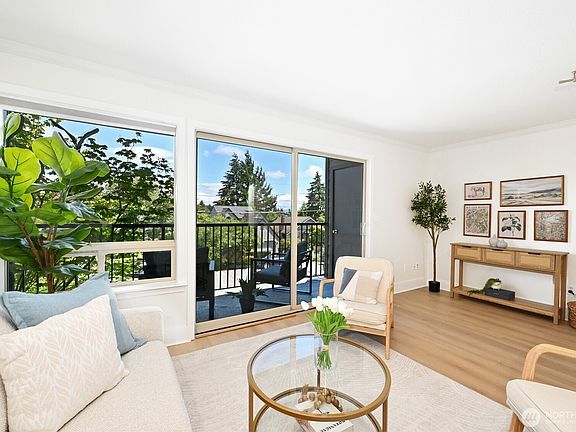 4th image of 4219 Whitman Avenue N #4
