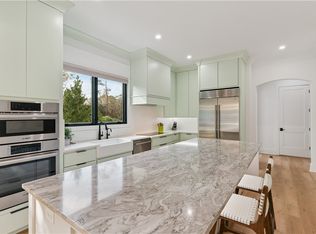 669 Arnold Rd, Saint Simons Island, GA 31522