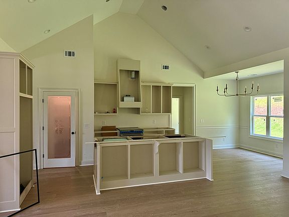 4th image of 304 Woodstream Dr