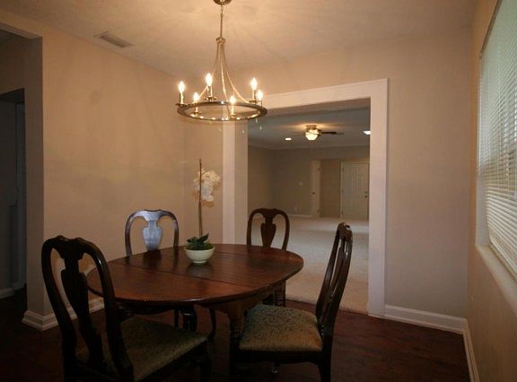5th image of 1526 Ferndale Pl